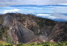 Volcán Irazú, a vista de los dos grandes océanos