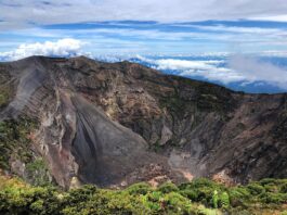 Volcán Irazú, a vista de los dos grandes océanos