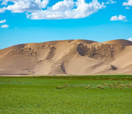 El entorno sagrado de las dunas Mongol Els de Mongolia