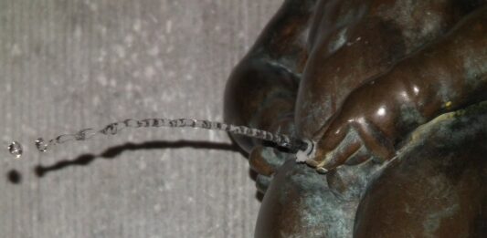 ¿ Por qué es tan famoso el Manneken Pis de Bruselas ?