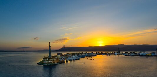 Cruzar de Italia a Sicilia por el estrecho de Messina
