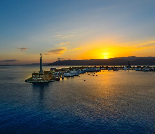 Cruzar de Italia a Sicilia por el estrecho de Messina