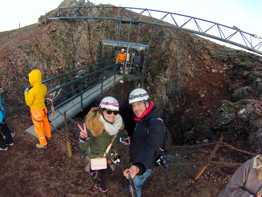 Viaje al interior de la tierra a través de un volcán Islandés