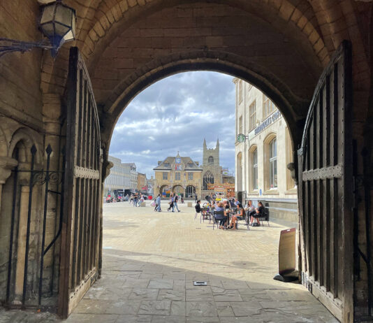 Peterborough, Inglaterra hermanada con Alcalá de Henares